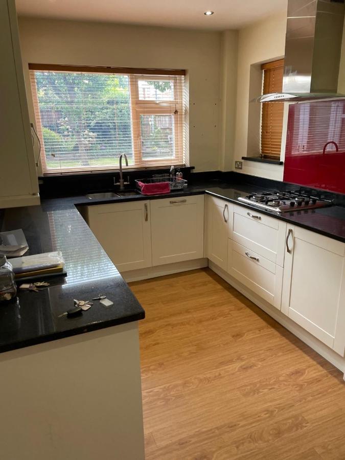 5 Bed House, 32 Tutbury Avenue, Cannon Park, Coventry, Cv4 7Bj Villa Buitenkant foto